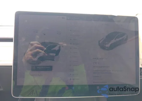 2024 Tesla Model Y Long Range Dual Motor All-Wheel Drive/Rwd z USA, uszkodzony, nr VIN 7SAYGDED3RF019239